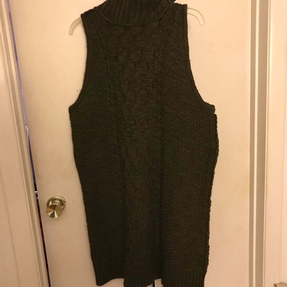Sleeveless Turtleneck sweater dress
